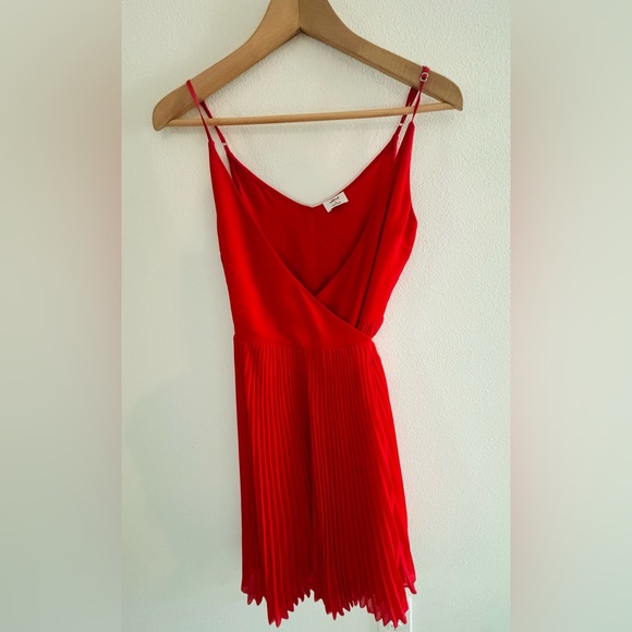 Aritzia - Wilfred Red Pleated Wrap Dress - Picture 2 of 4
